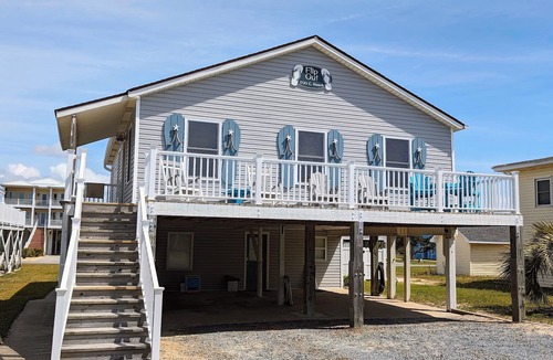 Long Beach House | 2nd Row, 6BR, 3BA, Huge Heated Pool, separate Cottage, Dog-Friendly