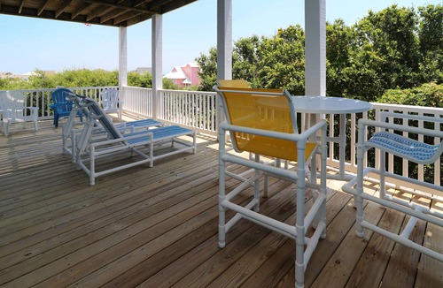 Emerald Isle House | 2nd Row Duplex with elevator, views, community pool, and direct beach access.
