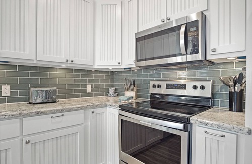 Crystal Beach House | 2nd Row | Seaviews | 2 Kitchens | Small Dogs OK