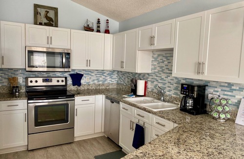 Emerald Isle House | 2nd ROW. See/Hear the Ocean, 1 Min to the Surf. FLEX STAYS AVAILABLE.