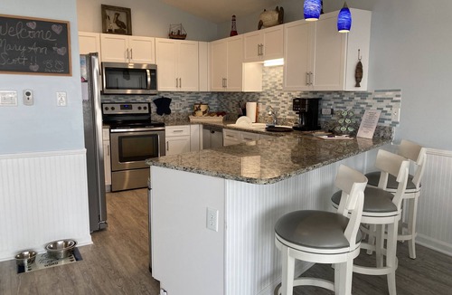 Emerald Isle House | 2nd ROW. See/Hear the Ocean, 1 Min to the Surf. FLEX STAYS AVAILABLE.