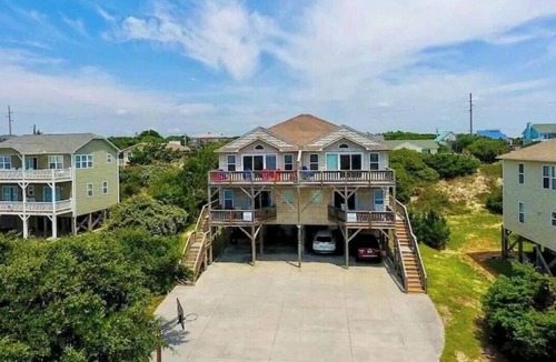 Emerald Isle House | 2nd ROW. See/Hear the Ocean, 1 Min to the Surf. FLEX STAYS AVAILABLE.