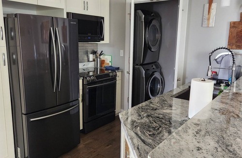 Washington Apartment | 2nd Street -Deck Suite (back entrance)
