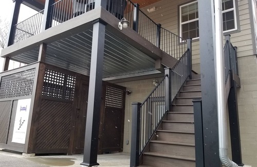 Washington Apartment | 2nd Street -Deck Suite (back entrance)
