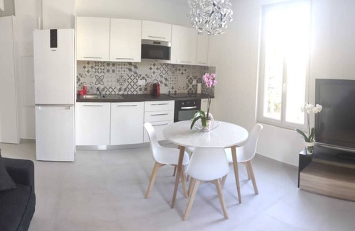 Montaleigne Apartment | 2p with private jacuzzi in lower villa surrounded by greenery, near Nice