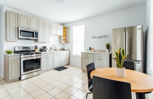 Logan Square Apartment | 2R- ❤️ Stylish and Cozy 2BR in Logan Square!