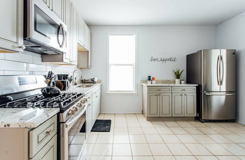 Logan Square Apartment | 2R- ❤️ Stylish and Cozy 2BR in Logan Square!