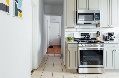 Logan Square Apartment | 2R- ❤️ Stylish and Cozy 2BR in Logan Square!