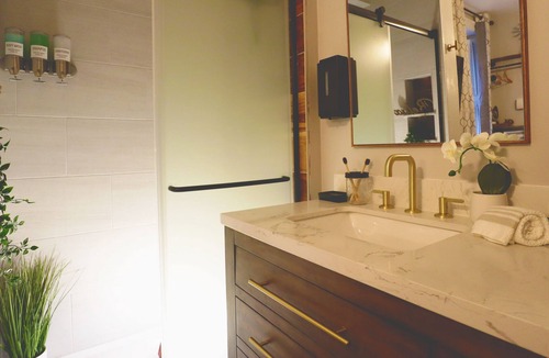 Woodbury Apartment | 2RetroChic★Parking★950Mb★20min PHL