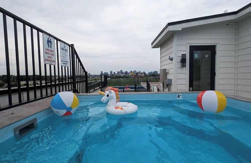 Katie Hill Neighborhood House | 2SBSide Homes 8 Bedrooms, Ultra Heated Rooftop Pools,Arcade,Elevator, Sleeps 23!