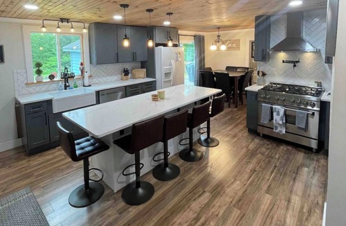 Belmont House | 3,000 Sq Ft Historic Colonial Minutes from Okemo with Direct VAST Access