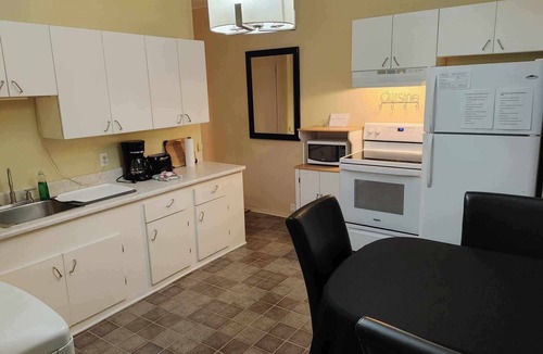 Pointe-aux-Trembles Apartment | 3 1/2, Est de Montréal, Situé sur une rue Tranquille