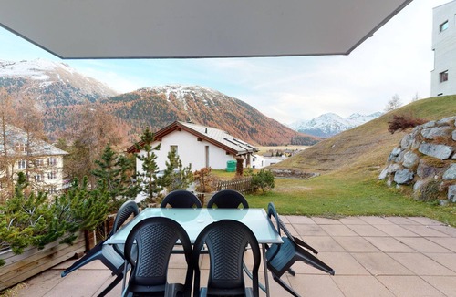 Samedan Apartment | 3 ½-room apartment with about 80 m2 on the ground floor with elevator.