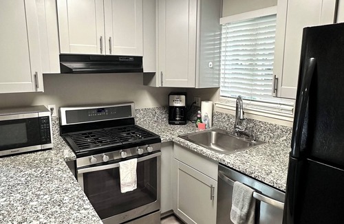 Carmichael House | 3/1 Clean and comfortable home in Fair Oaks