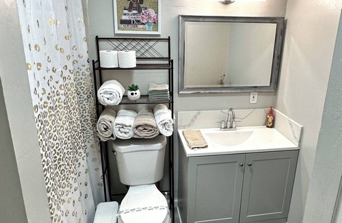 Carmichael House | 3/1 Clean and comfortable home in Fair Oaks