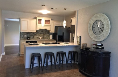 Uptown House | 3/1 + Office/Lg Yard, Short Term Leases