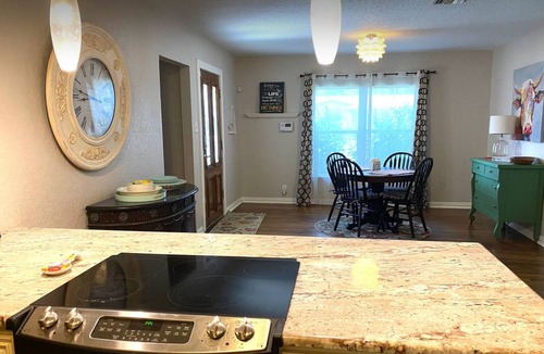 Uptown House | 3/1 + Office/Lg Yard, Short Term Leases