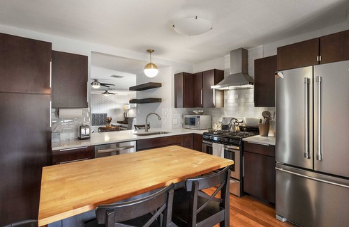 University Hills and Windsor Park House | 3/2 10 min Downtown Near Restaurants, Pet-Friendly