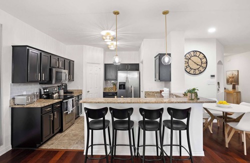 Corinth House | 3/2 Cozy Home near UNT & TWU-Pool, BBQ, Gym, Games