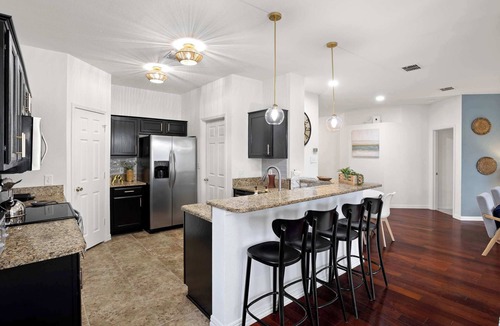 Corinth House | 3/2 Cozy Home near UNT & TWU-Pool, BBQ, Gym, Games