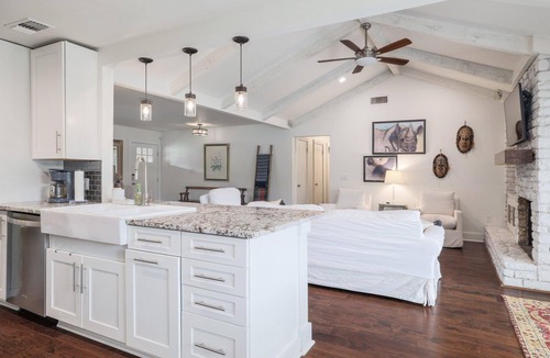 Scenic Brook West House | 3/2 family home with garage and huge yard
