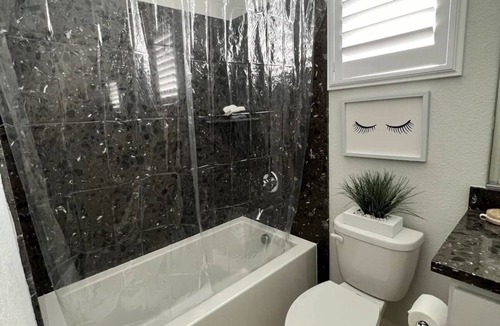 Lincoln House | 3/2 - Fully Furnished w/ Private Jacuzzi - Local Wineries, Breweries, Concerts