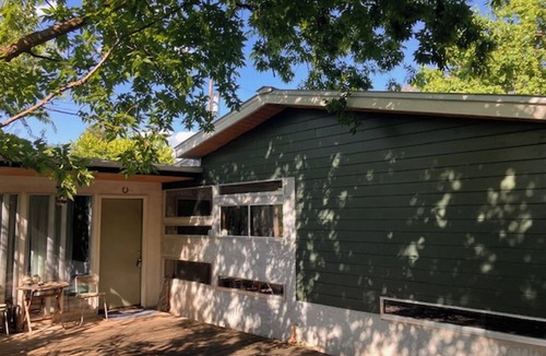 Dawson House | 3/2 Mod Hideaway, Laid-back Loft. ACL/S Congress/Downtown. Dog-Friendly