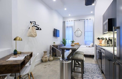 Ukrainian Village Apartment | 3-2 Prime East Village Private outdoor!