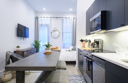 Ukrainian Village Apartment | 3-2 Prime East Village Private outdoor!