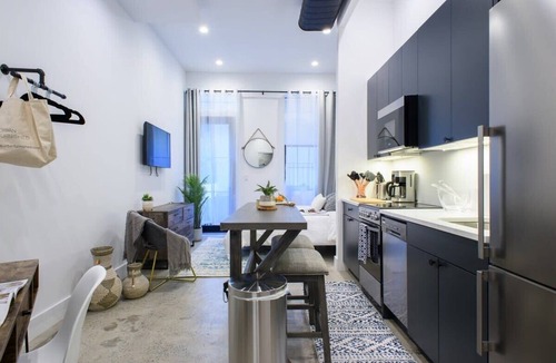 Ukrainian Village Apartment | 3-2 Prime East Village Private outdoor!