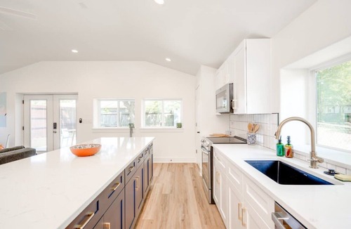 Blanco House | 3/2, Private hot tub, fireplace, firepit