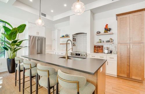 Riverview Estates House | 3,200-Sq-Ft Hideaway 5 Mi to Downtown Sarasota!