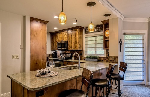 Peak 9 Condo | 3/29 -4/4 Avail SKI In/Out FAMILY FAVORITE Peak 9 Qk Silver Lift Hot tubs + Pool