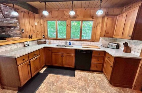 Manchester Center Ski Chalet | 3/3 Chalet on 1 Acre - Manchester/Stratton/VSF