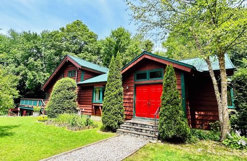 Manchester Center Ski Chalet | 3/3 Chalet on 1 Acre - Manchester/Stratton/VSF