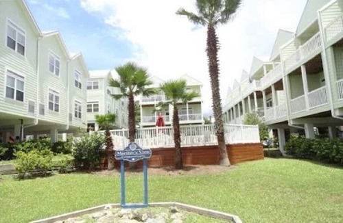 Carrabelle Condo | 3/3 Condo across from the River! Close to beaches!