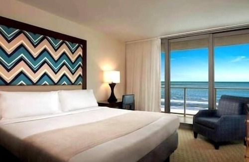Marco Island Hotel | 3/3 Crystal Shores Beachfront Resort, Luxury, POOL