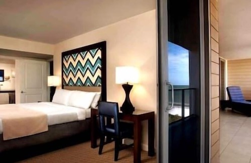 Marco Island Hotel | 3/3 Crystal Shores Beachfront Resort, Luxury, POOL