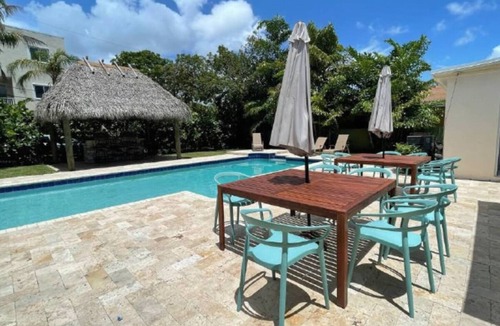Royal Poinciana House | 3/3 Duplex for 6+Shared Heated Pool, Tiki Bar BBQ