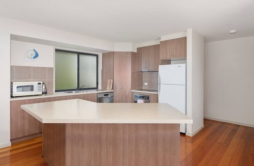 San Remo Apartment | 3@35 Phillip Island Rd - Central location