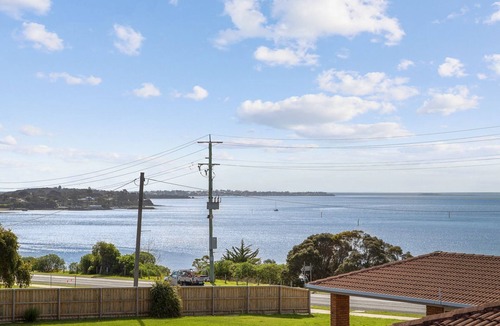 San Remo Apartment | 3@35 Phillip Island Rd - Central location