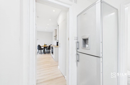 Gosport Apartment | 3-4 BR house | Home from home | front+rear parking