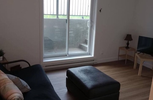 Les Rivieres Apartment | 3,5 rénove avec cour anglaise