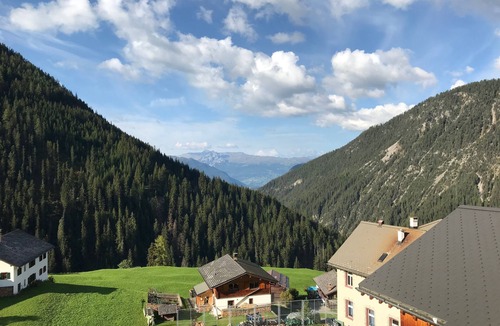 Monstein Apartment | 3.5 room maisonette apartment with fantastic mountain views