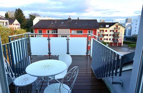 Wallisellen Apartment | 3.5-Room Sunrise Terrace Haven (FR-32)