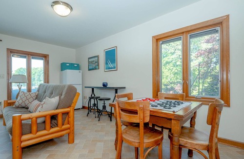 Henrico House | 3,500 sq ft MAIN LAKE - deep water, boat house, hot tub & beach!