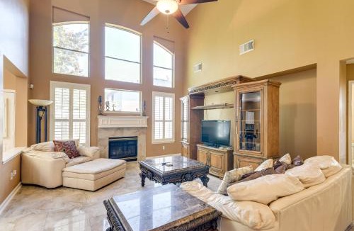 Sugar Land House | 3,500-Sq-Ft Retreat w/Private Yard in Sugar Land!