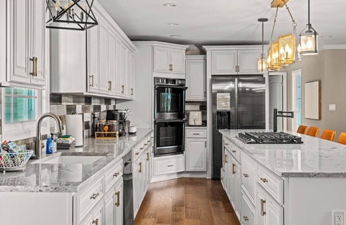 Buckner House | 3.7 Acre Estate w/Heated Pool, 5 Kings-2 Game Rms
