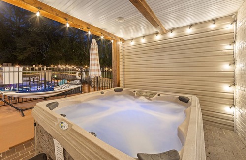 Buckner House | 3.7 Acre Estate w/Heated Pool, 5 Kings-2 Game Rms