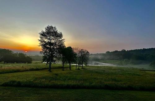 Makanda House | 3 A-Frame Cabins w Hot Tubs Near Wine Trail